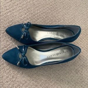 Karen Scott short heels